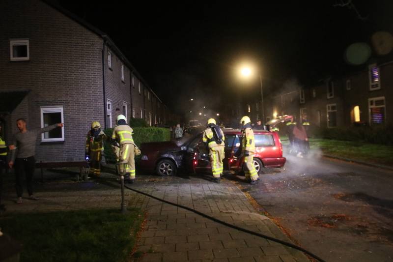 Auto flink beschadigd na brand in motorruim