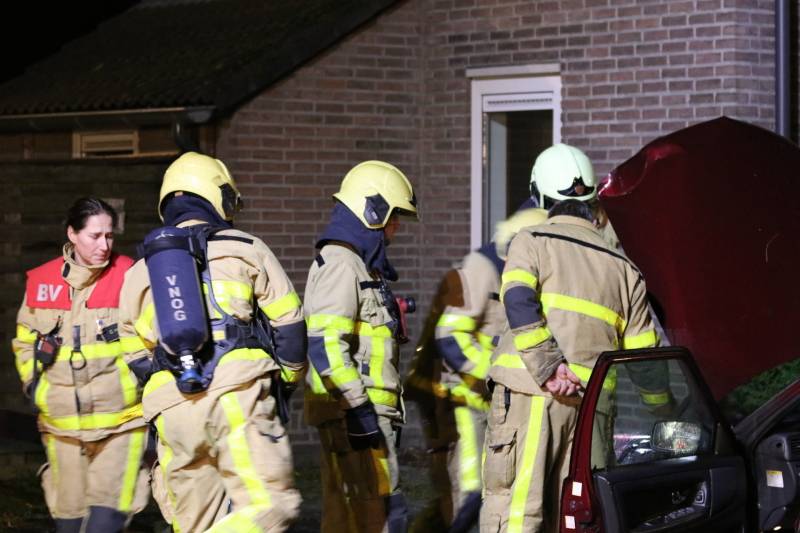Auto flink beschadigd na brand in motorruim