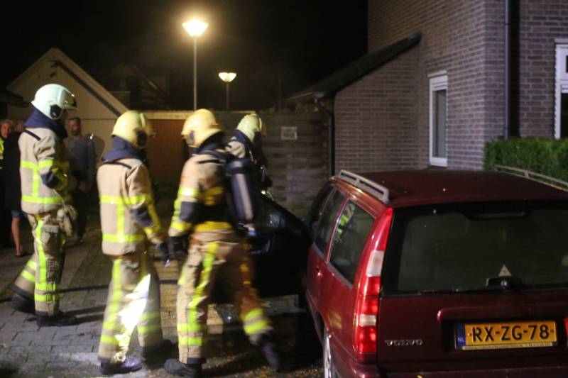 Auto flink beschadigd na brand in motorruim