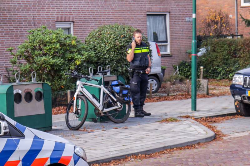 Man op speed-pedelec zwaargewond na botsing tegen autoportier