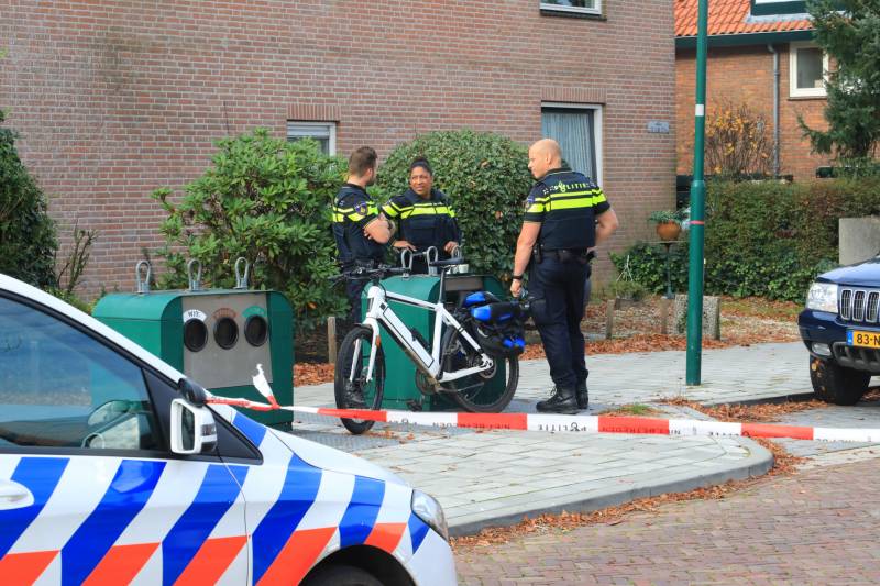 Man op speed-pedelec zwaargewond na botsing tegen autoportier