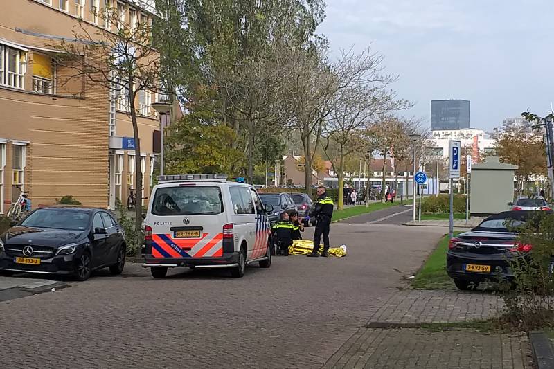 Vrouw valt uit scootmobiel en raakt gewond