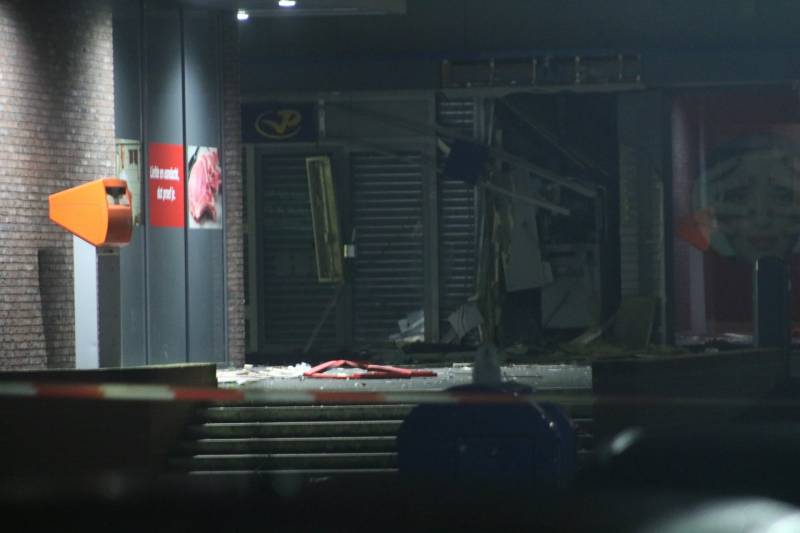 Ravage na plofkraak, winkelcentrum en 14 woningen ontruimd