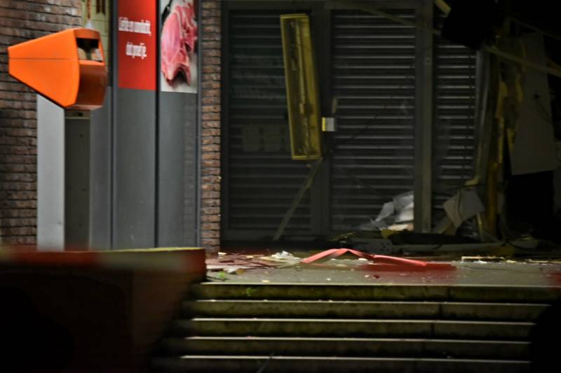 Ravage na plofkraak, winkelcentrum en 14 woningen ontruimd