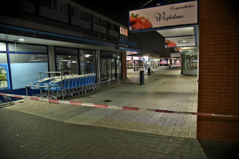 Ravage na plofkraak, winkelcentrum en 14 woningen ontruimd
