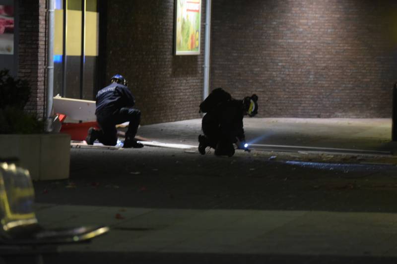 Ravage na plofkraak, winkelcentrum en 14 woningen ontruimd
