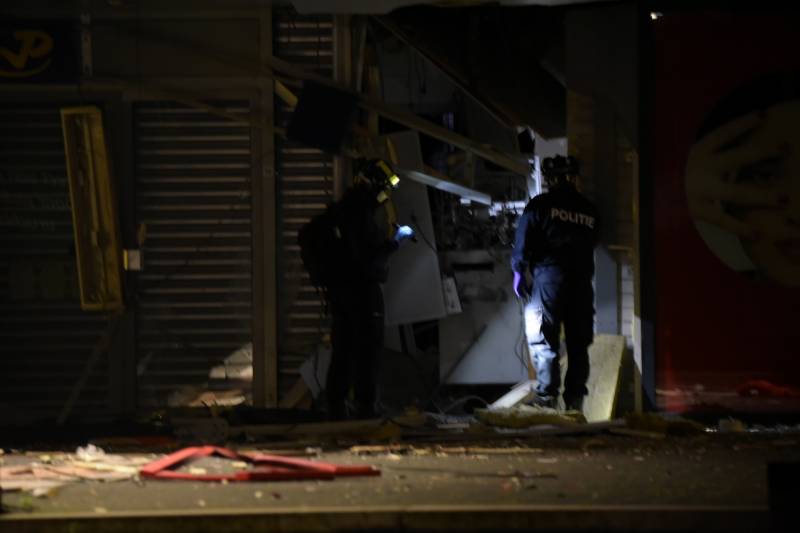 Ravage na plofkraak, winkelcentrum en 14 woningen ontruimd