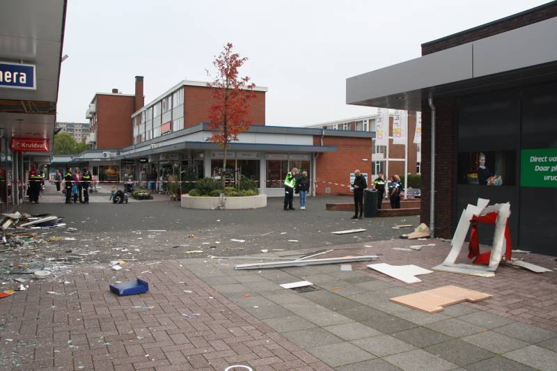 Enorme ravage bij daglicht plofkraak ING-bank