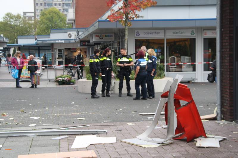Enorme ravage bij daglicht plofkraak ING-bank
