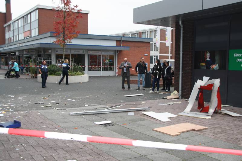 Enorme ravage bij daglicht plofkraak ING-bank