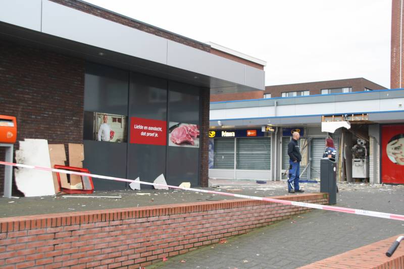 Enorme ravage bij daglicht plofkraak ING-bank