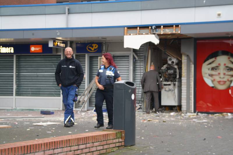 Enorme ravage bij daglicht plofkraak ING-bank
