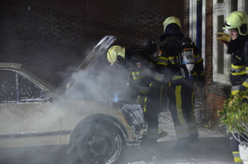 Auto verwoest na brand