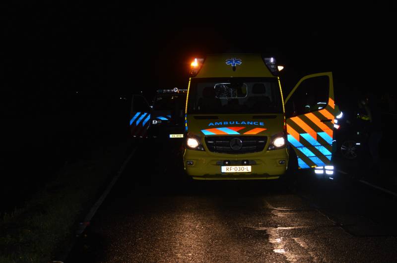 Automobilist rijdt met dure bolide de plomp in