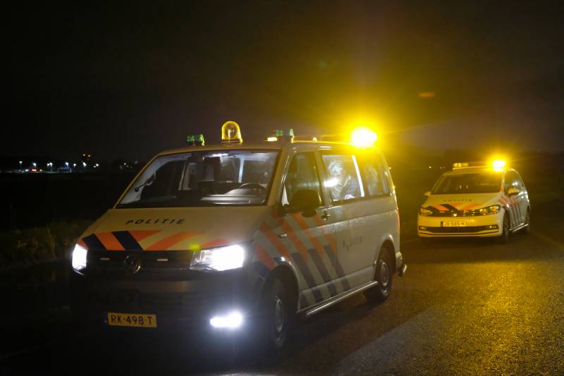 Automobilist rijdt met dure bolide de plomp in