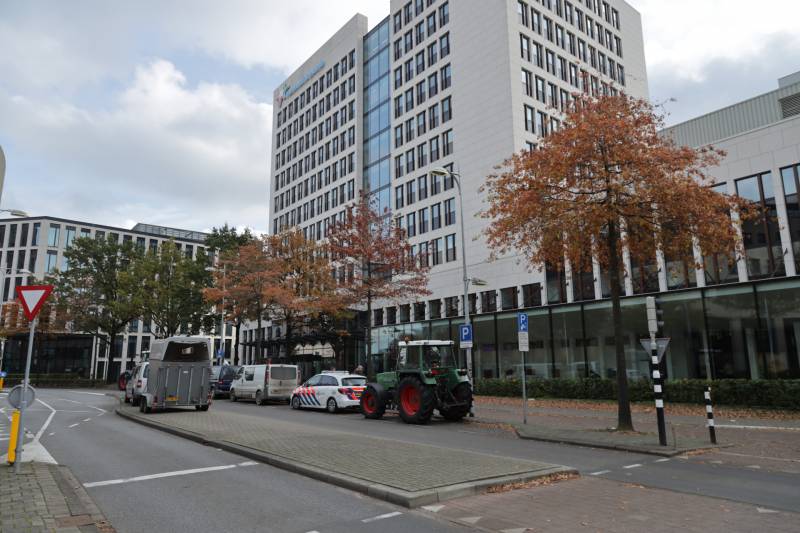 Ingang Friesland Campina door boeren geblokkeerd