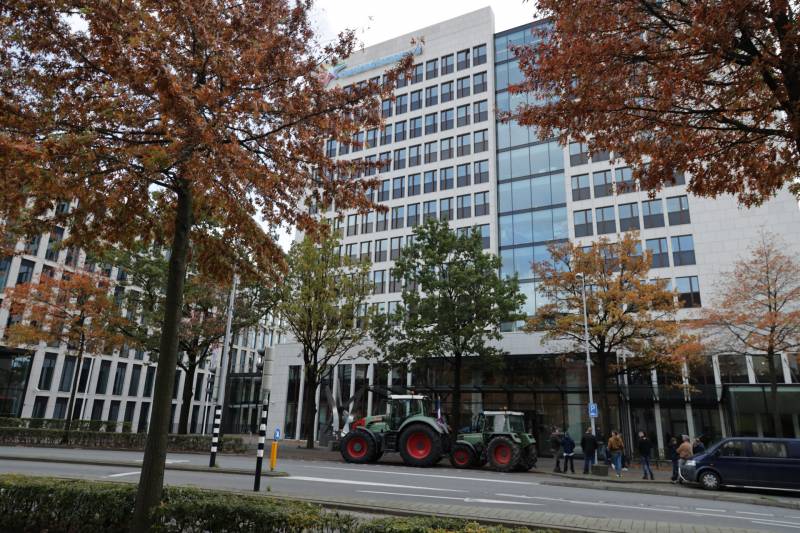 Ingang Friesland Campina door boeren geblokkeerd