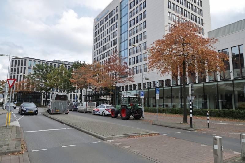 Ingang Friesland Campina door boeren geblokkeerd