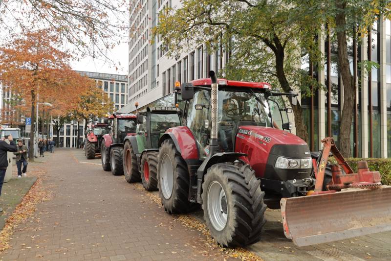Ingang Friesland Campina door boeren geblokkeerd