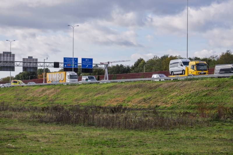 Rijbaan afgesloten na ongeval A28