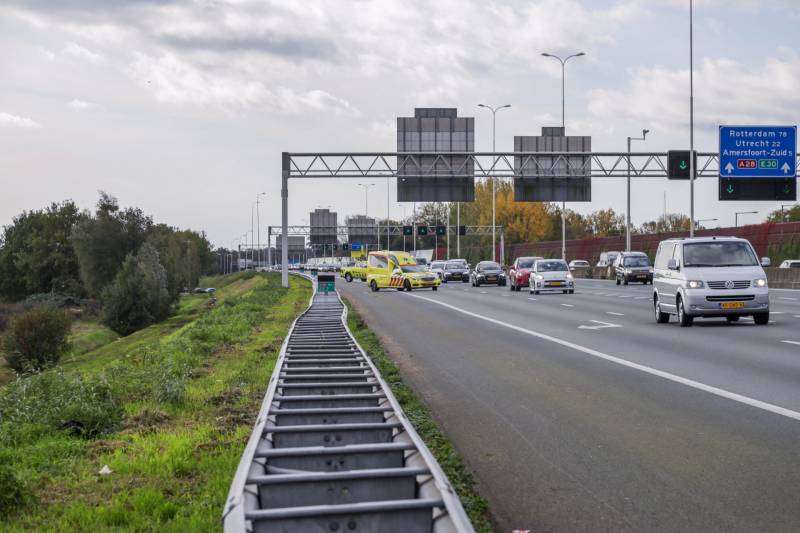 Rijbaan afgesloten na ongeval A28