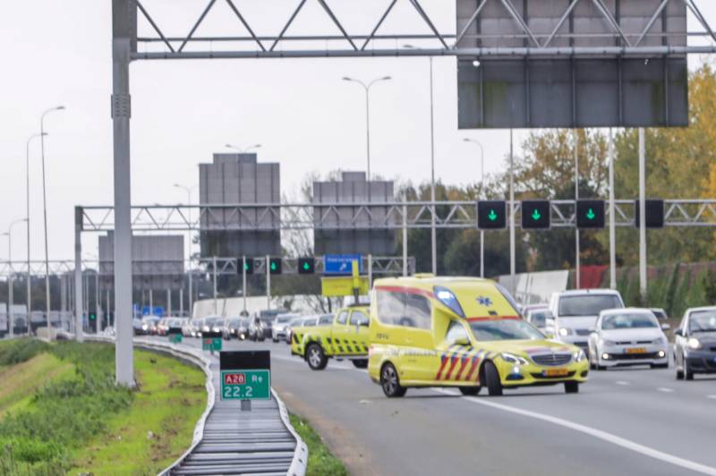 Rijbaan afgesloten na ongeval A28