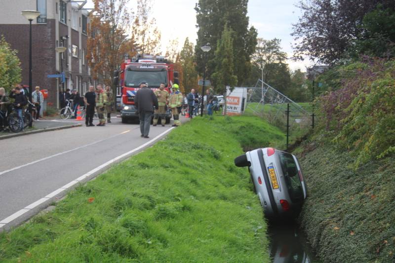 Auto in de sloot na onwelwording
