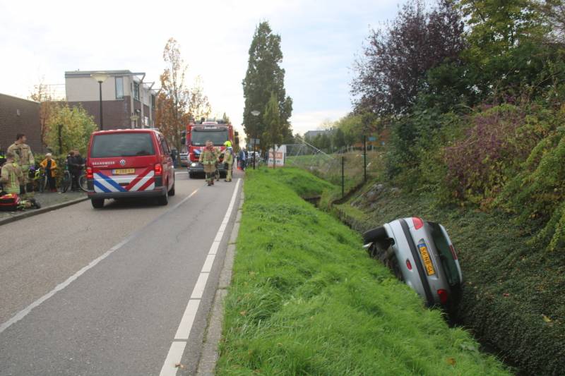Auto in de sloot na onwelwording