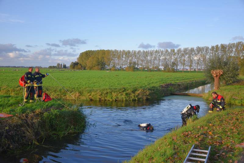 Hulpdiensten redden persoon uit water