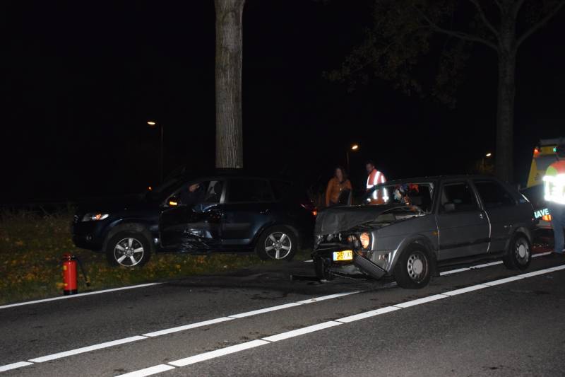 Flinke schade na botsing tussen twee auto's