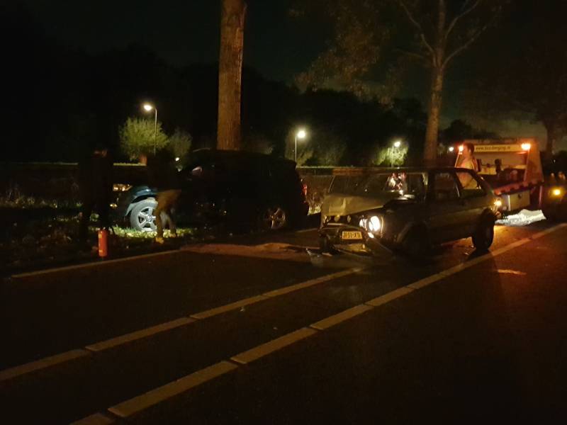 Flinke schade na botsing tussen twee auto's