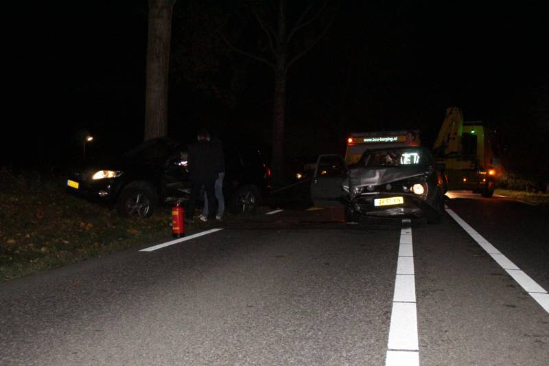 Flinke schade na botsing tussen twee auto's