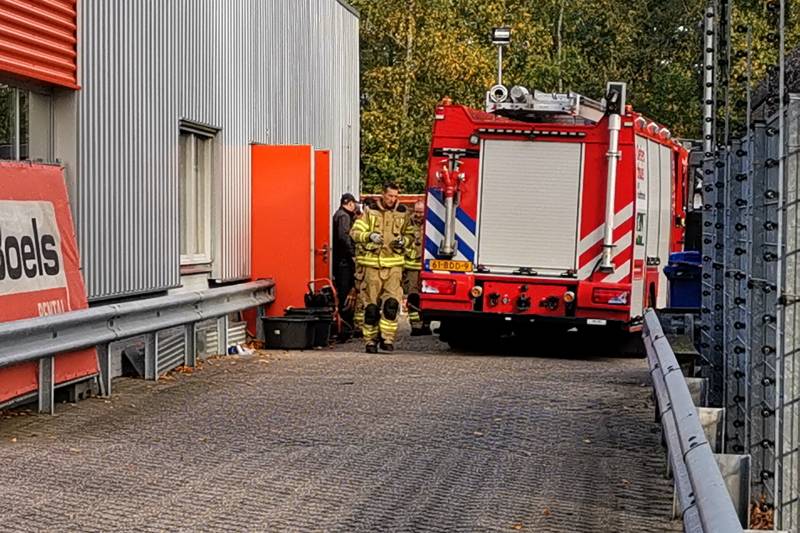 Pand vol rook na brand bij Boels verhuur