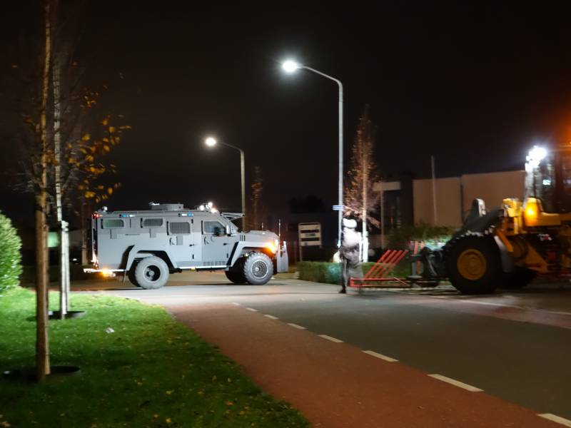 Arrestatieteam valt met zwaar geschut bedrijfspand binnen
