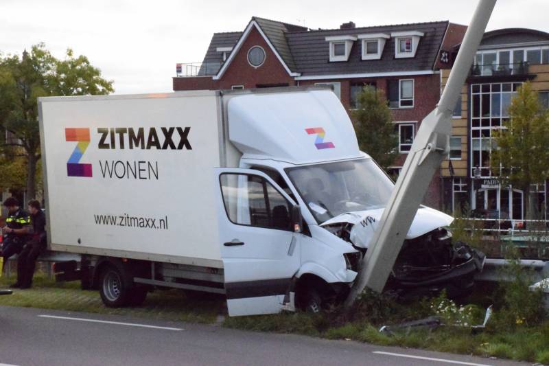 Meerdere voertuigen flink beschadigd bij aanrijding