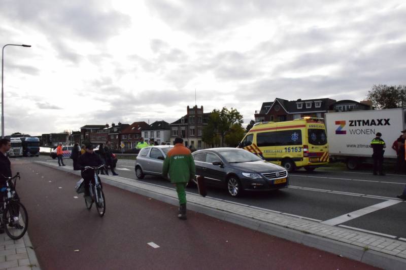 Meerdere voertuigen flink beschadigd bij aanrijding