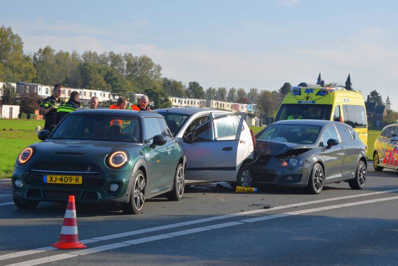 Meerdere auto's beschadigd bij kettingbotsing