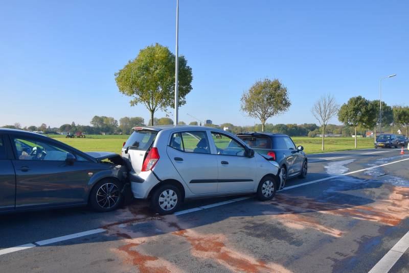 Meerdere auto's beschadigd bij kettingbotsing