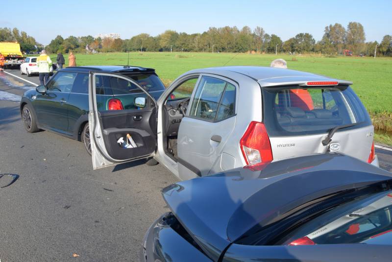 Meerdere auto's beschadigd bij kettingbotsing