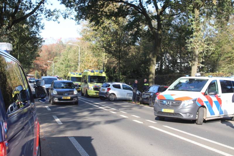 Drie voertuigen betrokken bij aanrijding Beekbergen