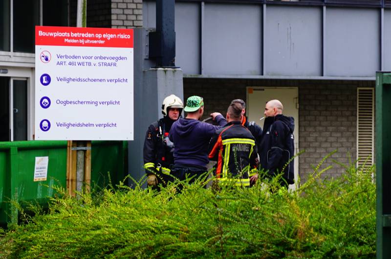 Veel rook uit leegstaand kantoorpand