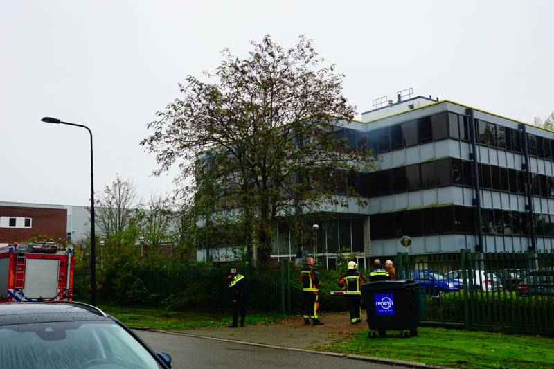 Veel rook uit leegstaand kantoorpand