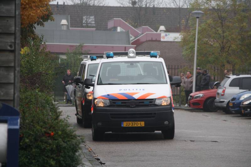 #Spijkenisse Mogelijke steekpartij in woning Indigodreef Spijkenisse.