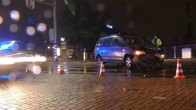 Flinke schade na aanrijding op kruising