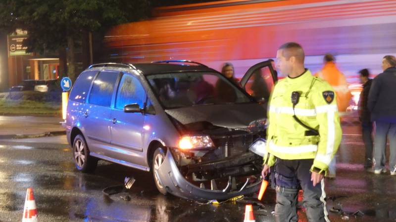 Flinke schade na aanrijding op kruising