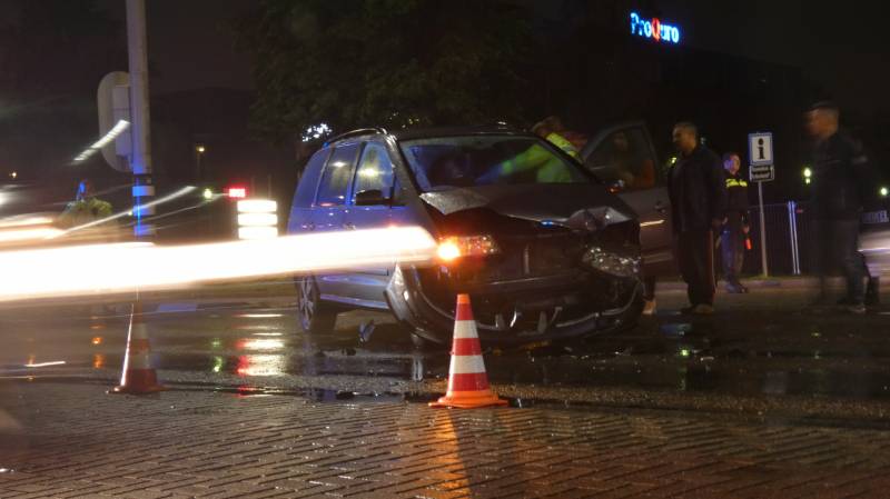Flinke schade na aanrijding op kruising