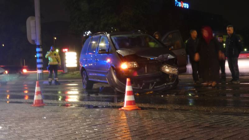 Flinke schade na aanrijding op kruising