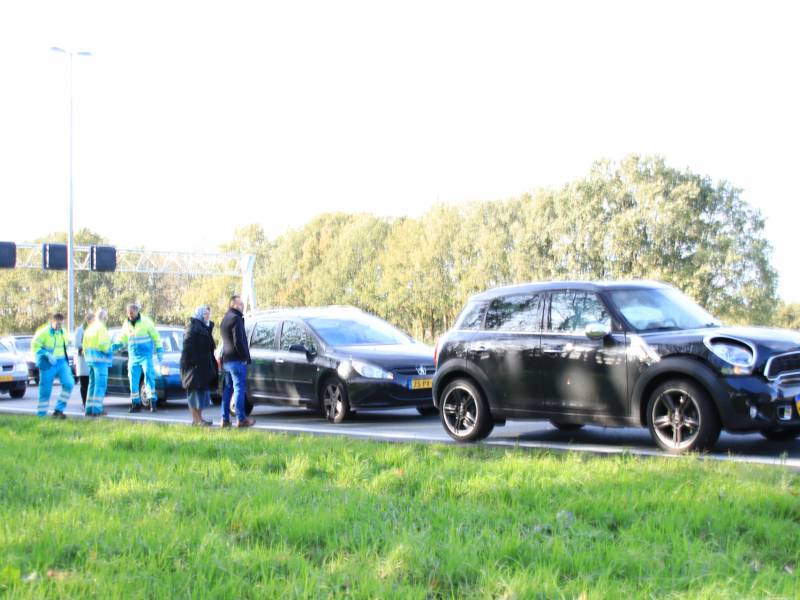 Vijf auto's betrokken bij kop-staart aanrijding