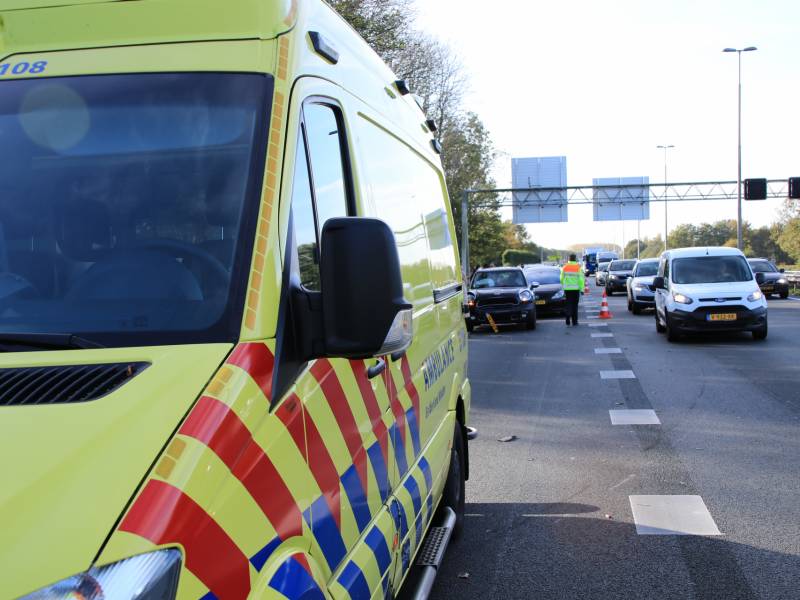 Vijf auto's betrokken bij kop-staart aanrijding