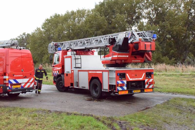 Vissers vinden scooter in sloot